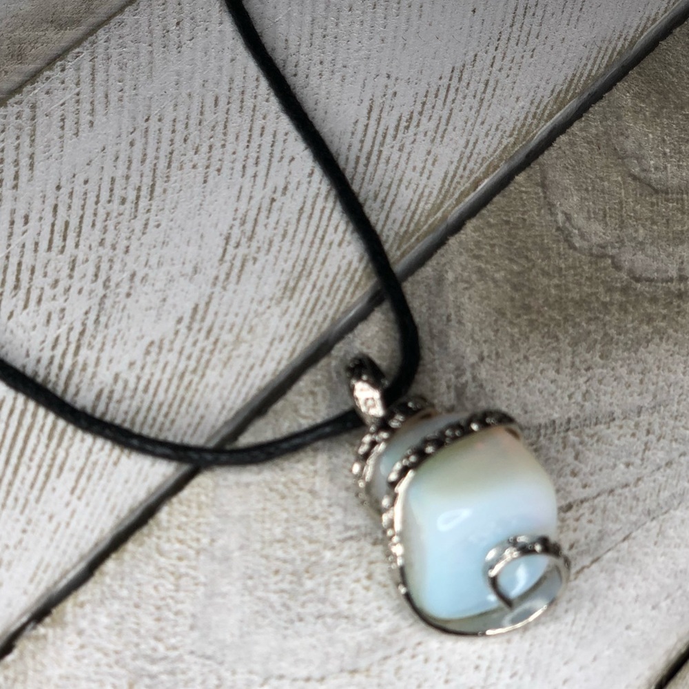 Authentic Peruvian Opalite Stone Necklace. - image 3